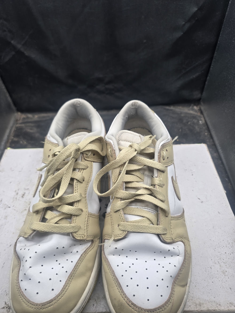 Nike Men's Low-Top Sneakers in White and Beige